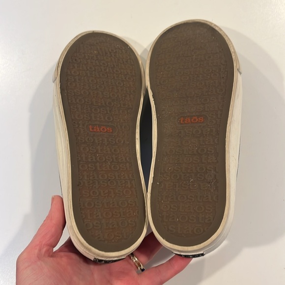 Taos EZ soul women’s canvas laceless slip on sneaker mules black 9.5 EUC - Picture 4 of 9